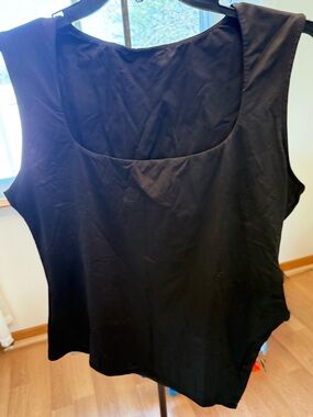 NWT Halara Sleeveless Top with Side Slit, Black